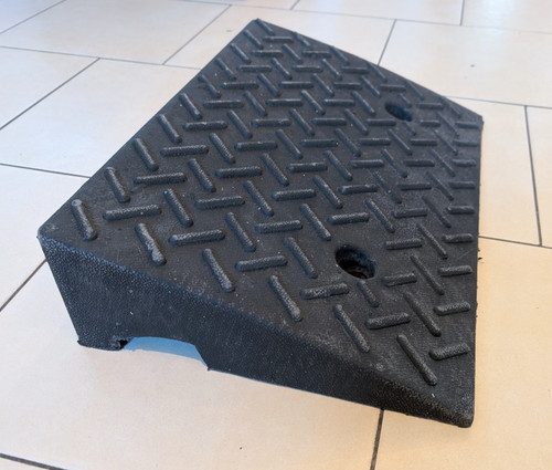 Access ramp threshold - access,